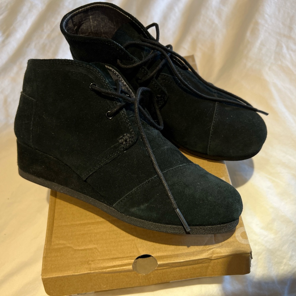 TOMS Desert Wedge. Youth size 5 but fits women’s 7